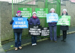 Teachers strike outside Colaiste Bride, Enniscorthy on Thursday last. Pic: John Walsh