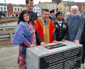 Mayor George Lawlor at the unveiling of a memorial to the crew of 'Kerlogue' at Crescent Quay, Wexford, today.