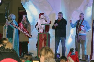 Santa Claus switching on the Christmas Lights in the Market Square, Enniscorthy. Pic: John Walsh